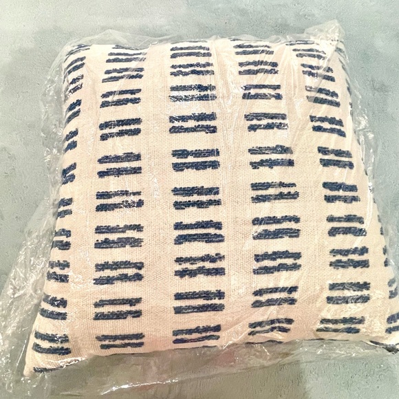 Canaan Blue/Cream Textured Pillow - Picture 4 of 9